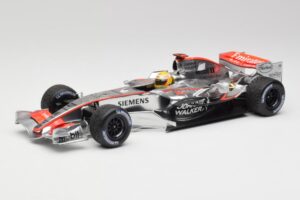 McLaren MP4-25 Mercedes #2 L. Hamilton Showcar 2010 Minichamps 1:18 110100006-R1 メタル