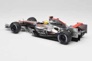 McLaren MP4-25 Mercedes #2 L. Hamilton Showcar 2010 Minichamps 1:18 110100006-R1 メタル - 画像 5/6