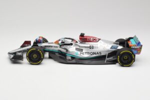 Mercedes AMG W13 E Performance Petronas #63 G. Russell Miami GP 2022 Minichamps 1:18 110220563 メタル - 画像 3/7