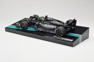 Mercedes AMG W14 E Performance Petronas #63 G. Russell Bahrain GP 2023 Minichamps 1:18 113230163 レジン - 画像 5/7