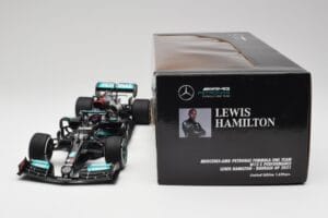 Mercedes AMG W12 #44 L. Hamilton Bahrain GP 2021 Minichamps 1:18 110210144 メタル - 画像 7/7