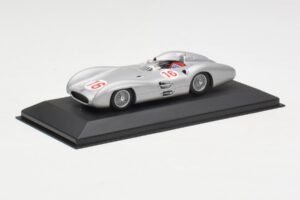 Mercedes W196 Streamliner #16 J.M. Fangio GP Italy Winner 1954 Minichamps 1:43 432543016 メタル - 画像 2/4