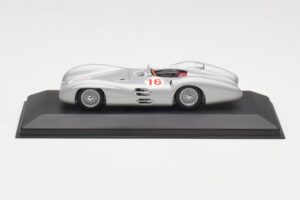 Mercedes W196 Streamliner #16 J.M. Fangio GP Italy Winner 1954 Minichamps 1:43 432543016 メタル
