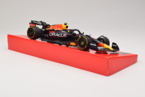 Red Bull Racing RB18 #1 M. Verstappen Oracle Winner Dutch GP 2022 Minichamps 1:18 113223501 メタル - 画像 4/7