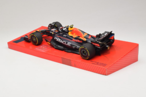 Red Bull Racing RB18 #1 M. Verstappen Oracle Winner Dutch GP 2022 Minichamps 1:18 113223501 メタル - 画像 5/7