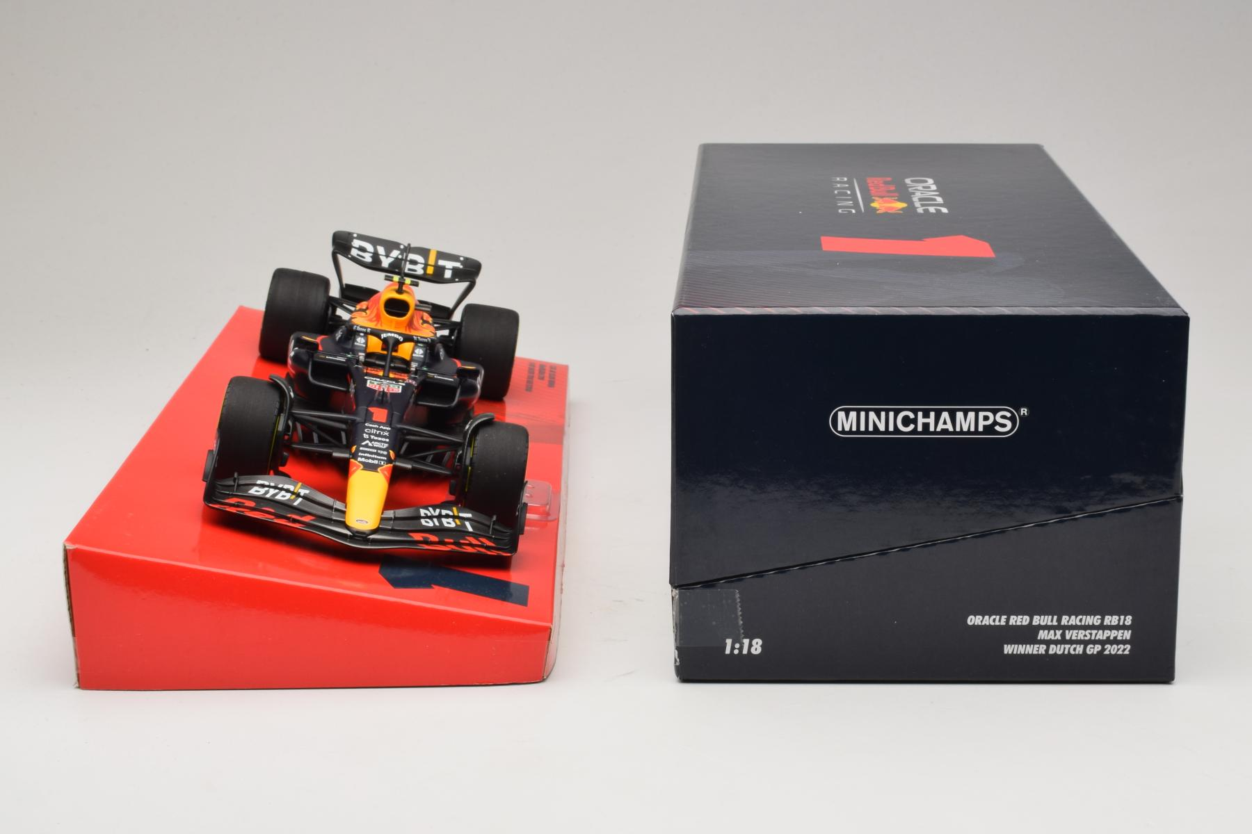 Minichamps レッドブルRB18 フェルスタッペン 1/18