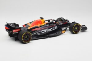 Oracle Red Bull Racing RB18 #1 M. Verstappen Winner Italian GP 2022 Minichamps 1:18 110221601 メタル - 画像 2/7