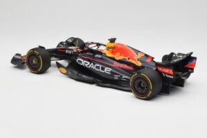 Oracle Red Bull Racing RB18 #1 M. Verstappen Winner Italian GP 2022 Minichamps 1:18 110221601 メタル - 画像 5/7