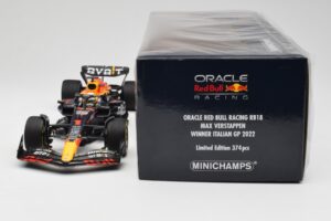 Oracle Red Bull Racing RB18 #1 M. Verstappen Winner Italian GP 2022 Minichamps 1:18 110221601 メタル - 画像 6/7