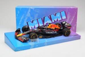 Red Bull Racing RB18 #1 M. Verstappen Winner Miami GP 2022 Minichamps 1:18 113220501 メタル - 画像 7/7