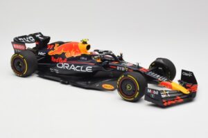 Oracle Red Bull Racing RB18 #11 S. Perez Saudi Arabian GP 2022 Minichamps 1:18 110220011 メタル - 画像 4/7