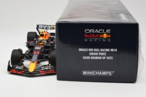 Oracle Red Bull Racing RB18 #11 S. Perez Saudi Arabian GP 2022 Minichamps 1:18 110220011 メタル - 画像 6/7