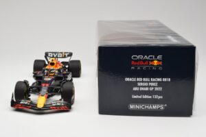 Oracle Red Bull Racing RB18 #11 S. Perez Abu Dhabi GP 2022 Minichamps 1:18 110222211 メタル - 画像 6/7