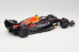 Oracle Red Bull Racing RB18 #11 S. Perez Monaco GP Winner Rain Tyre Version 2022 Minichamps 1:18 110222711 メタル - 画像 2/7