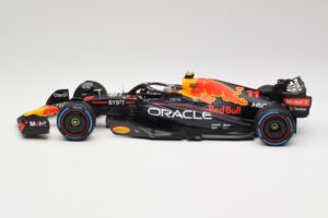 Oracle Red Bull Racing RB18 #11 S. Perez Monaco GP Winner Rain Tyre Version 2022 Minichamps 1:18 110222711 メタル - 画像 3/7
