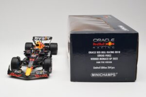 Oracle Red Bull Racing RB18 #11 S. Perez Monaco GP Winner Rain Tyre Version 2022 Minichamps 1:18 110222711 メタル - 画像 6/7