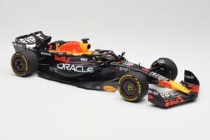 Oracle Red Bull Racing RB19 #1 M. Verstappen Winner Abu Dhabi GP 2023 Minichamps 1:18 110232301 メタル - 画像 4/7
