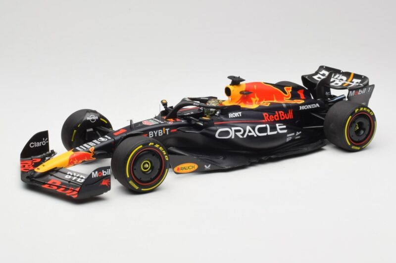 Oracle Red Bull Racing RB19 #1 M. Verstappen Winner Abu Dhabi GP 2023 Minichamps 1:18 110232301 メタル