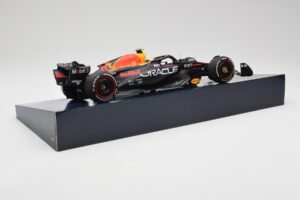 Red Bull Racing RB19 #11 S. Perez Winner Saudi Arabian GP 2023 Minichamps 1:18 113230111 メタル - 画像 3/6