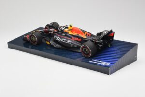 Red Bull Racing RB19 #11 S. Perez Winner Saudi Arabian GP 2023 Minichamps 1:18 113230111 メタル - 画像 5/6