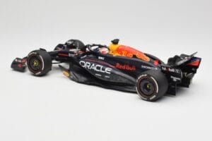 Oracle Red Bull Racing RB20 #1 M. Verstappen Winner Bahrain GP 2024 Minichamps 1:18 110240101 メタル - 画像 5/7