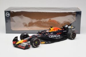 Oracle Red Bull Racing RB20 #1 M. Verstappen Winner Bahrain GP 2024 Minichamps 1:18 110240101 メタル - 画像 7/7