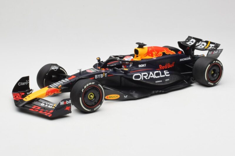 Oracle Red Bull Racing RB20 #1 M. Verstappen Winner Bahrain GP 2024 Minichamps 1:18 110240101 メタル