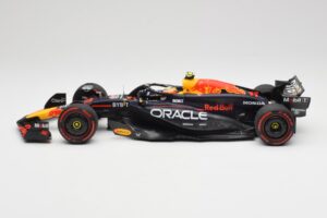 Red Bull Racing RB20 #11 S. Perez Bahrain GP 2024 Minichamps 1:18 110240111 メタル - 画像 3/7