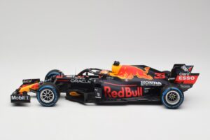 Red Bull Racing Honda RB16B #33 M. Verstappen Belgian GP Winner 2021 Minichamps 1:18 110211333 レジン - 画像 3/7