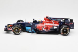 Red Bull Racing RB6 #6 M. Webber F1 Showcar 2010 Minichamps 1:18 150100076 メタル - 画像 3/6