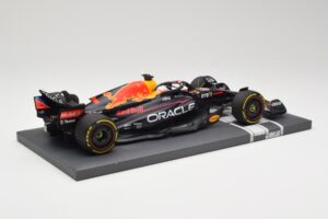 Oracle Red Bull Racing RB18 #33 M. Verstappen Belgian GP 2022 Minichamps 1:18 113221401 レジン - 画像 3/7