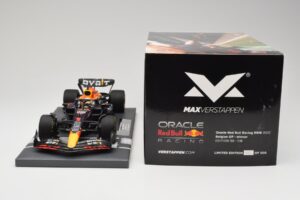 Oracle Red Bull Racing RB18 #33 M. Verstappen Belgian GP 2022 Minichamps 1:18 113221401 レジン - 画像 6/7