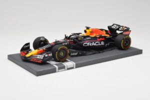 Oracle Red Bull Racing RB18 #33 M. Verstappen Mexican GP 2022 Minichamps 1:18 113222001 レジン - 画像 2/7