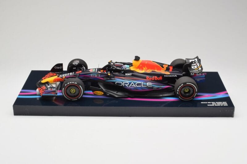 Oracle Red Bull Racing RB19 #33 M. Verstappen Miami GP 2023 Case Edition Minichamps 1:18 113233501 レジン