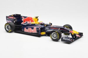 Red Bull Racing RB7 #2 M. Webber Showcar F1 2011 Minichamps 1:18 110110072 メタル - 画像 4/6