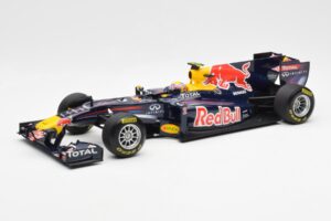 Red Bull Racing RB7 #2 M. Webber Showcar F1 2011 Minichamps 1:18 110110072 メタル
