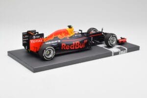 Red Bull RB12 #33 M. Verstappen Spain GP Winner 2016 Minichamps 1:18 117160333 メタル - 画像 3/7