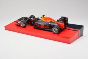 Red Bull RB12 #33 M. Verstappen Spain GP Winner 2016 Minichamps 1:18 147160533 メタル - 画像 5/6