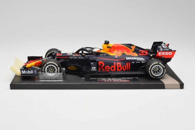 Red Bull RB16 #33 M. Verstappen Abu Dhabi GP Winner 2020 Minichamps 1:18 113201733 メタル