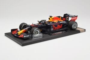 Red Bull RB16 #33 M. Verstappen Red Bull Racing 70th Anniversary GP Winner 2020 Minichamps 1:18 113200533-M1 レジン - 画像 2/7