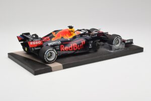 Red Bull RB16B #33 M. Verstappen Dutch GP Winner 2021 Minichamps 1:18 113212533 メタル - 画像 3/7