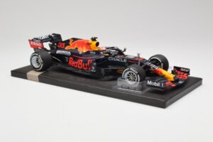 Red Bull RB16B #33 M. Verstappen Dutch GP Winner 2021 Minichamps 1:18 113212533 メタル - 画像 4/7