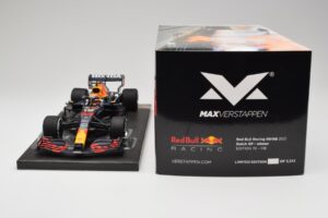 Red Bull RB16B #33 M. Verstappen Dutch GP Winner 2021 Minichamps 1:18 113212533 メタル - 画像 7/7