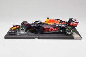 Red Bull RB16B #33 M. Verstappen Emilia Romagna GP Winner 2021 Minichamps 1:18 113210233T メタル
