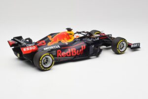 Red Bull RB16B #33 M. Verstappen Emilia Romagna GP Winner Mid Race Tyres 2021 Minichamps 1:18 110210133 メタル - 画像 2/7