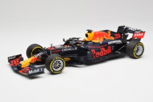 Red Bull RB16B #33 M. Verstappen Emilia Romagna GP Winner Mid Race Tyres 2021 Minichamps 1:18 110210133 メタル