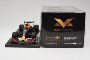 Red Bull RB16B #33 M. Verstappen Abu Dhabi GP 2021 Winner Missing Figurine & Pitboard Minichamps 1:18 113212333 レジン - 画像 6/7