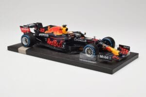 Red Bull RB16B #33 M. Verstappen Belgian GP 2021 Winner Minichamps 1:18 113211333 レジン - 画像 4/7