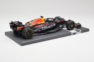 Red Bull RB18 #1 M. Verstappen Japan GP Winner No Figure 2022 Minichamps 1:18 113221801B メタル - 画像 3/7