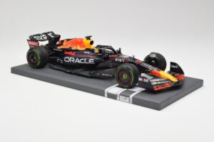 Red Bull RB18 #1 M. Verstappen Japan GP Winner No Figure 2022 Minichamps 1:18 113221801B メタル - 画像 4/7